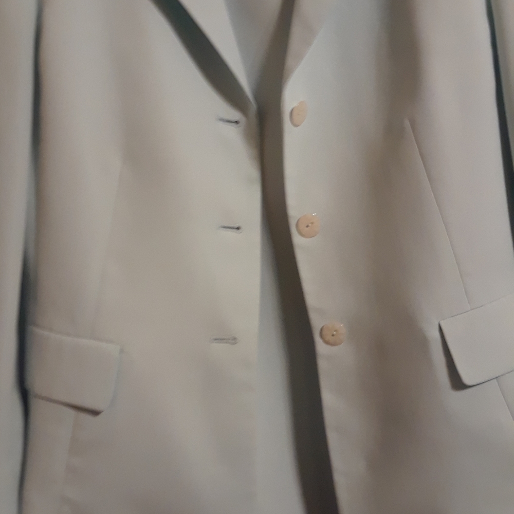 Skirt suit
